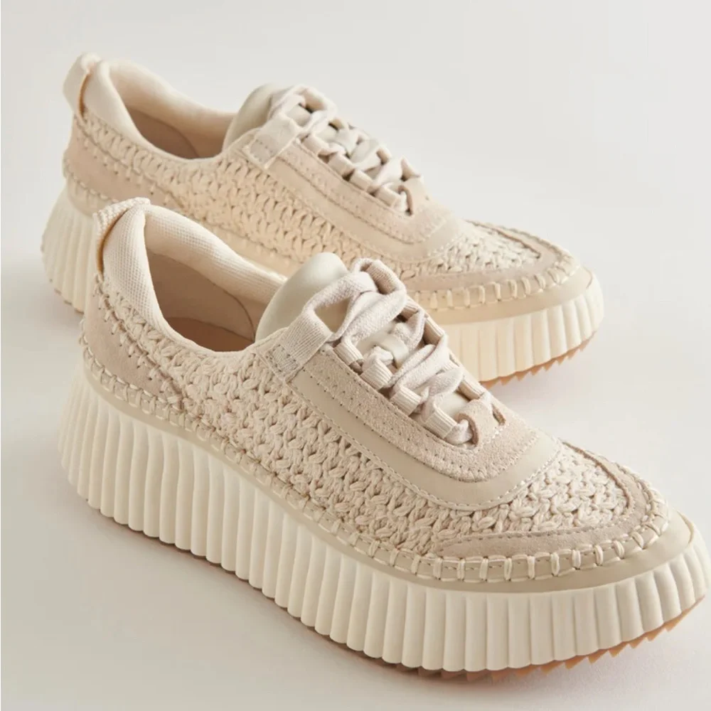Dolce Vita Dolen Sneaker in Sandstone